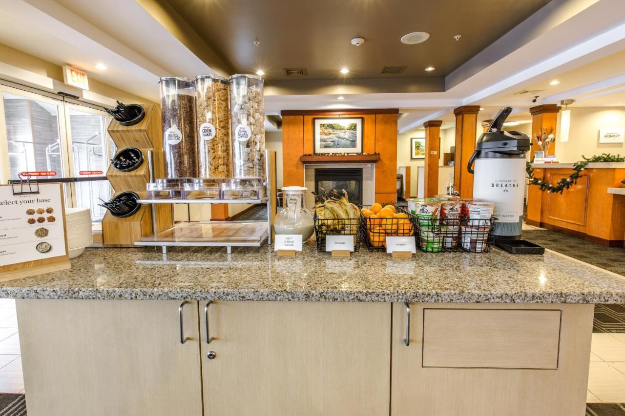 Towneplace Suites By Marriott Gilford Esterno foto