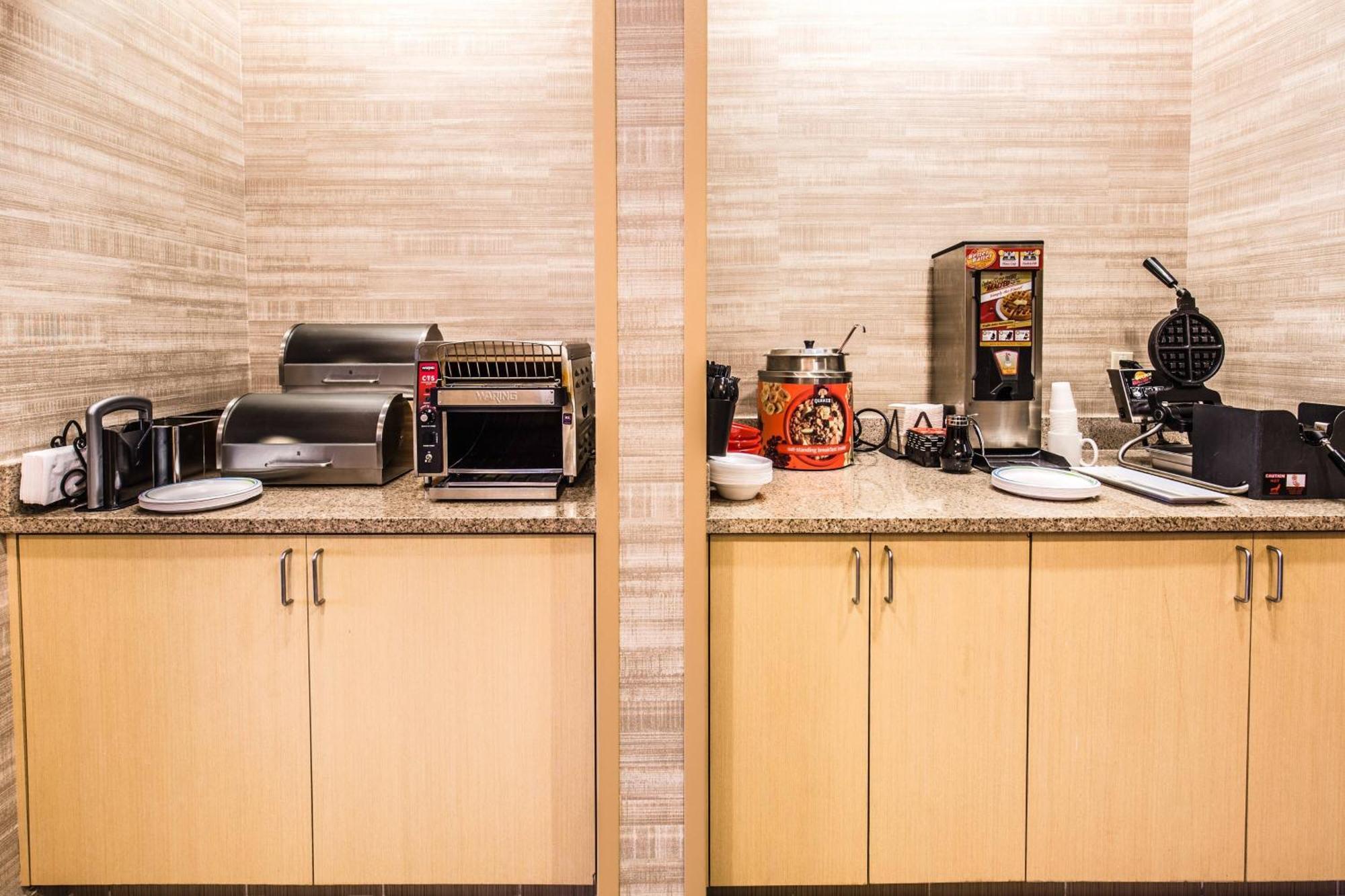 Towneplace Suites By Marriott Gilford Esterno foto
