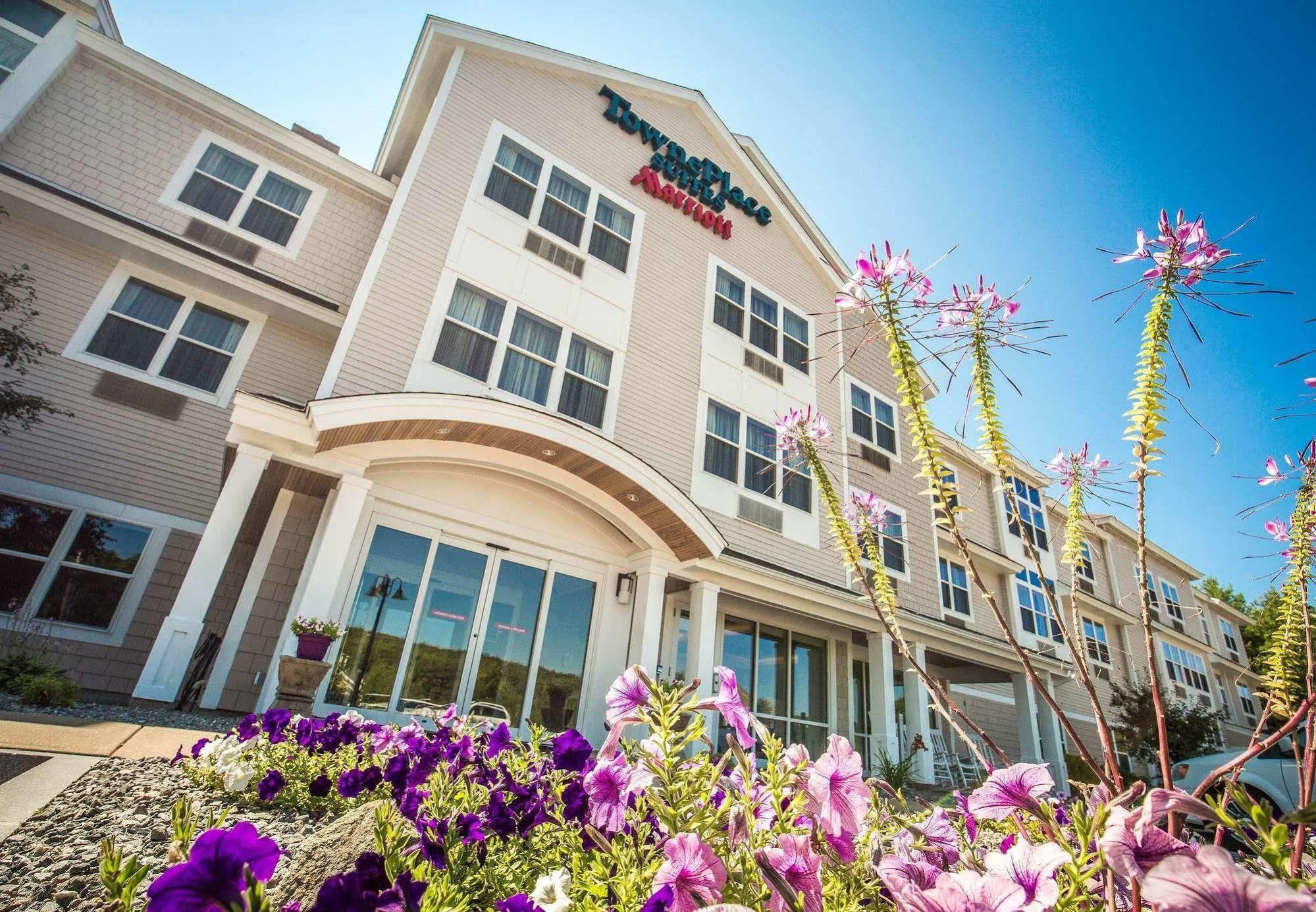 Towneplace Suites By Marriott Gilford Esterno foto