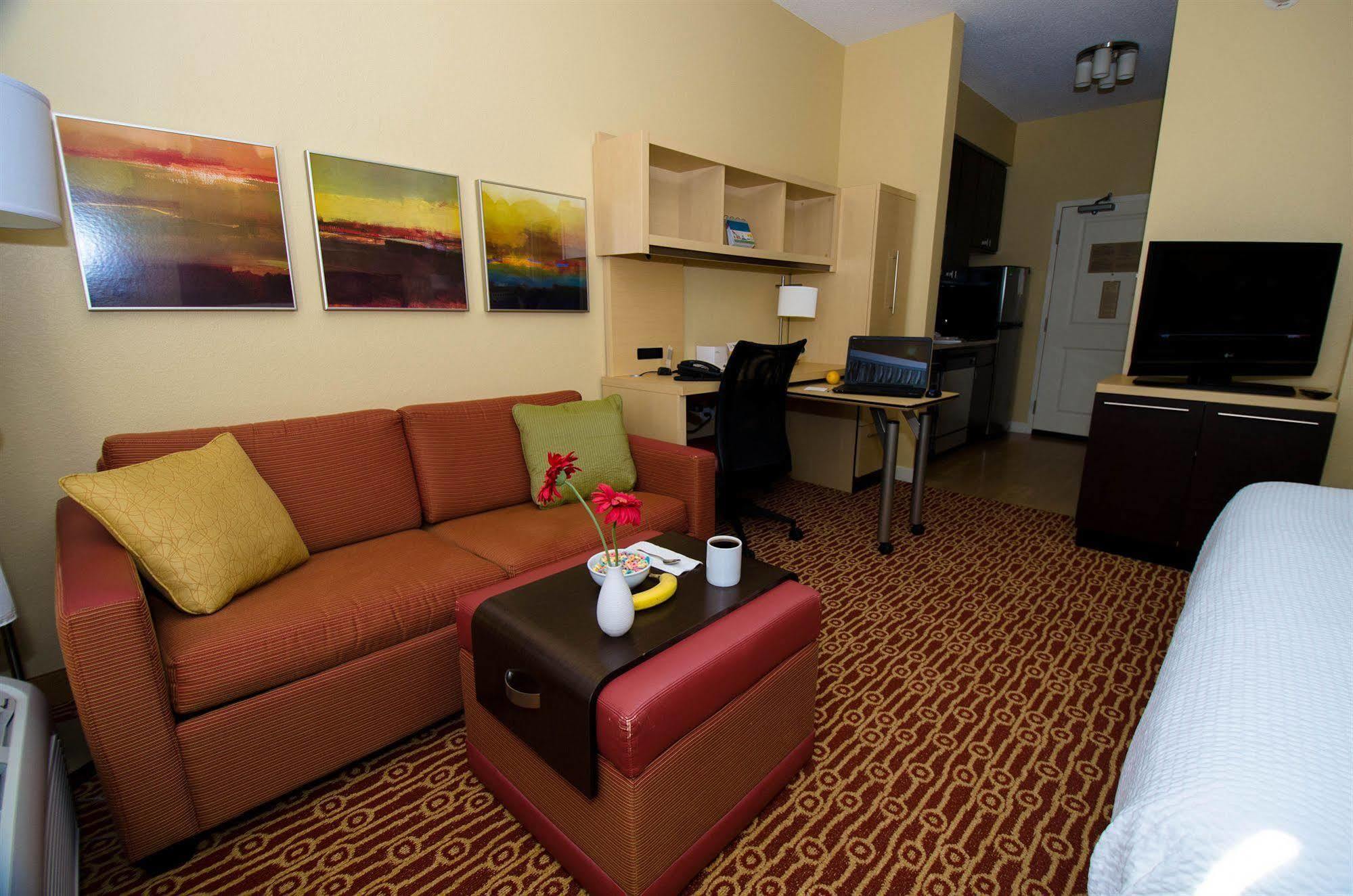 Towneplace Suites By Marriott Gilford Esterno foto