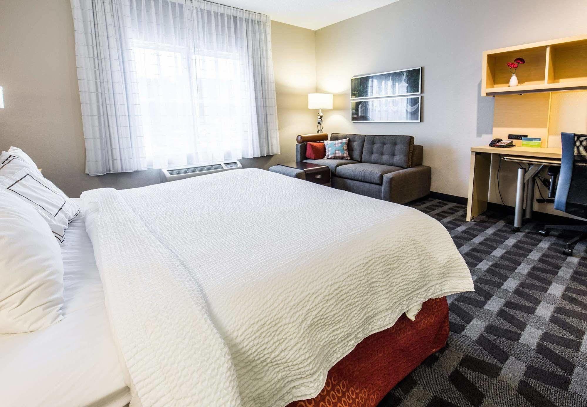 Towneplace Suites By Marriott Gilford Esterno foto