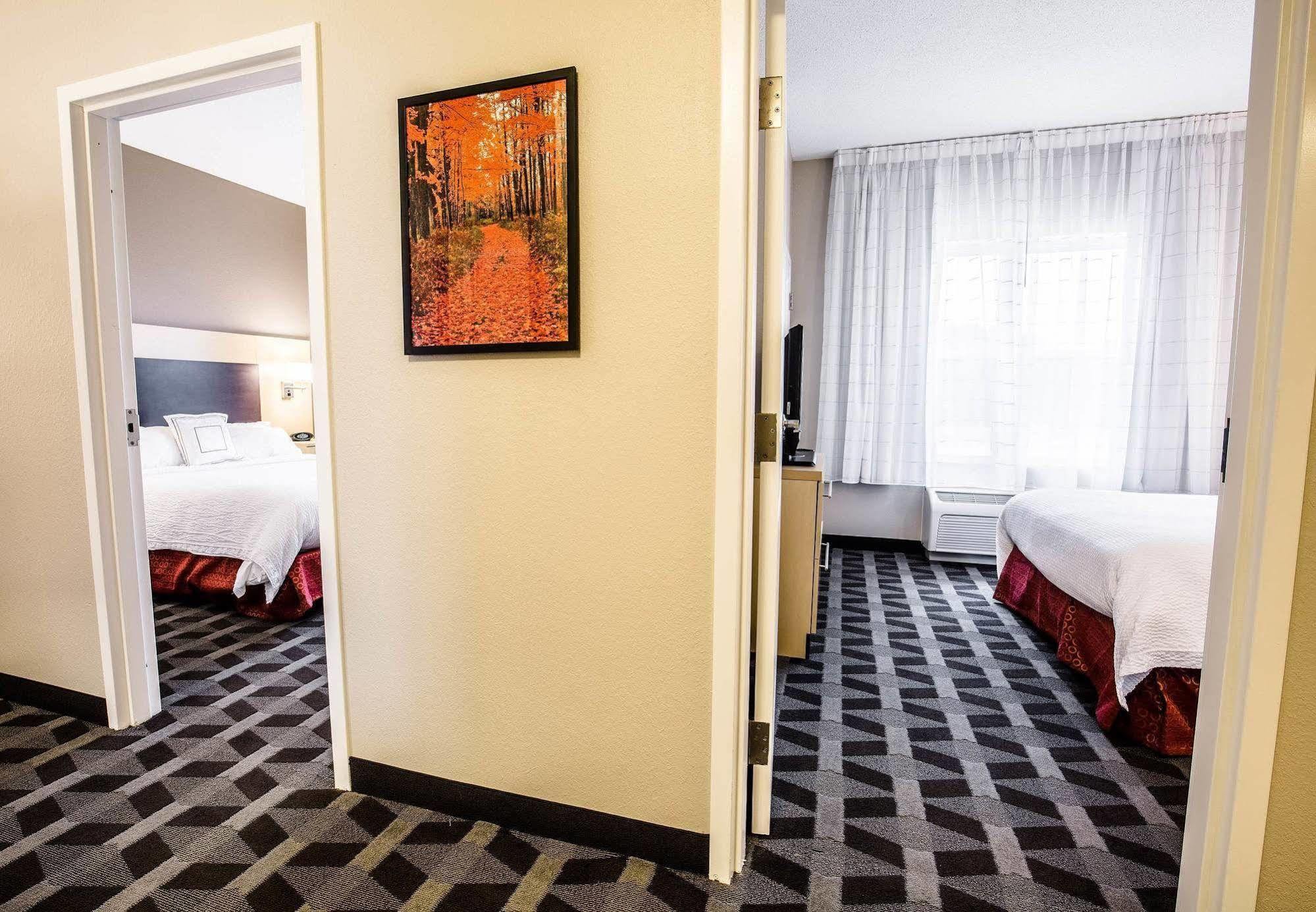 Towneplace Suites By Marriott Gilford Esterno foto