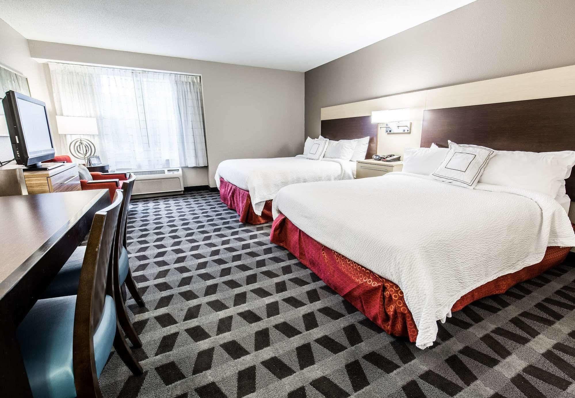 Towneplace Suites By Marriott Gilford Esterno foto