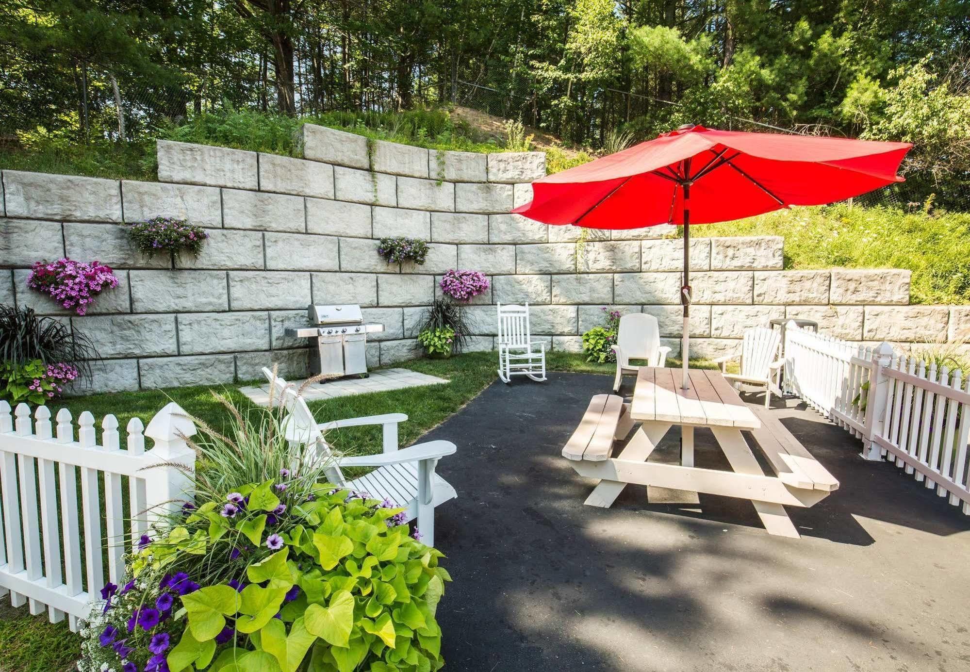 Towneplace Suites By Marriott Gilford Esterno foto